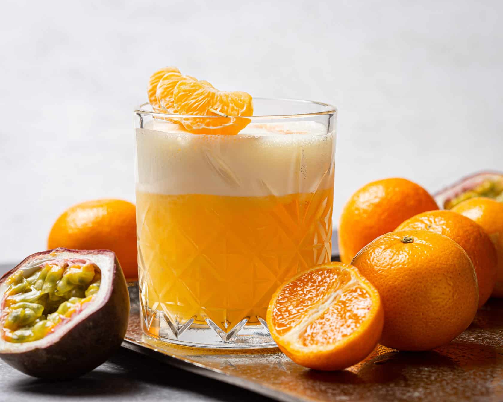 Мандарин-маракуйя сауэр