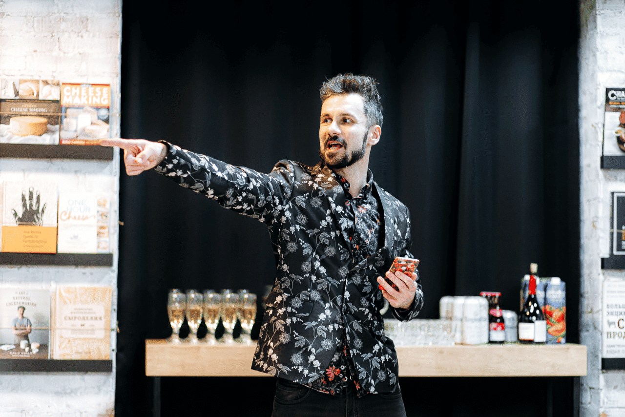 Антон Ашомок